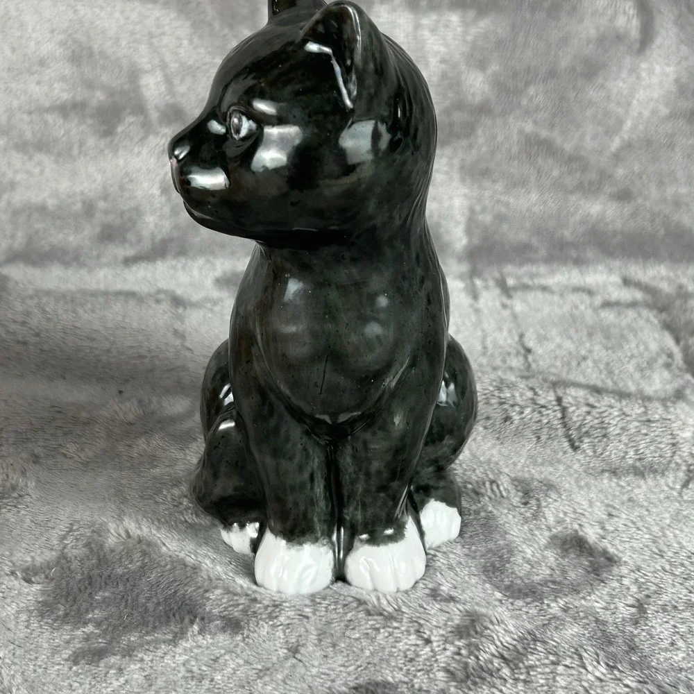 Vintage Ceramic Cat 5 inches White Paws Kitty Figurine Kitten Retro Kitsch Decor